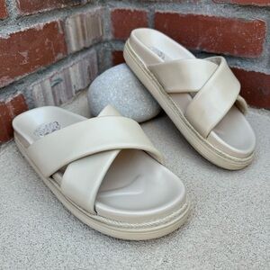 Vince Camuto CRESILA Soft Leather Slip On Slipper Sandals in Natural Sz 8M